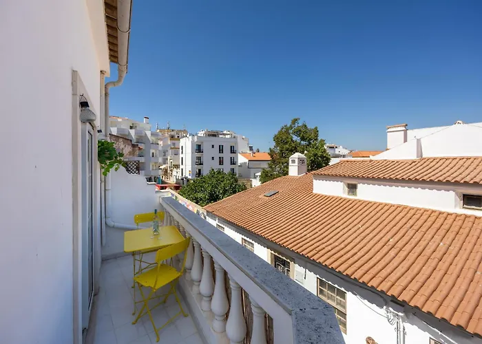 Above Coffee And Waves * 라고스