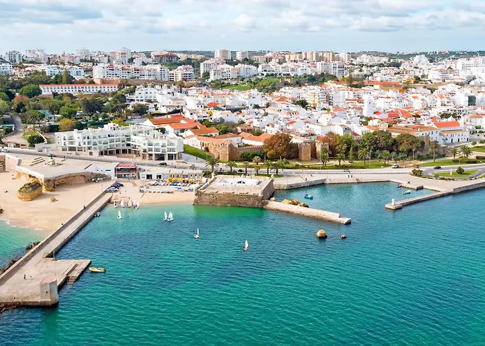 Above Coffee And Waves 아파트 *