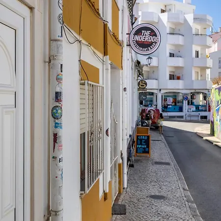 Above Coffee And Waves Apartment