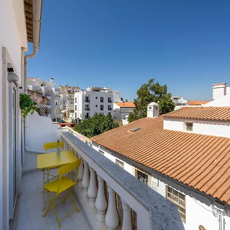 Above Coffee And Waves * לאגוּ‏ש