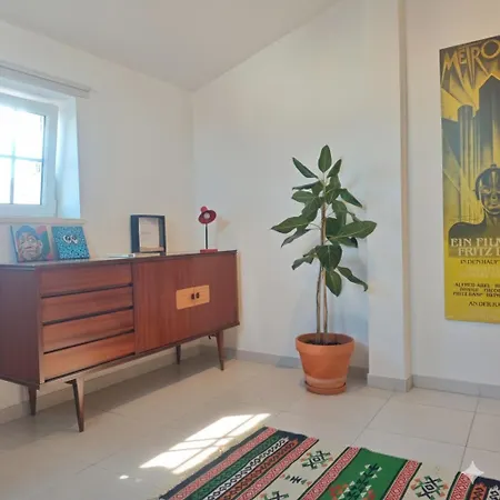 Above Coffee And Waves Apartment