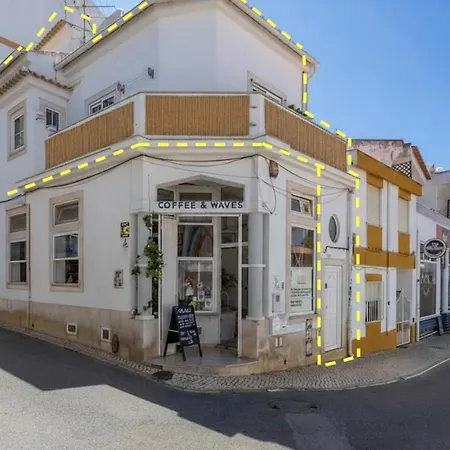 Above Coffee And Waves לאגוּ‏ש