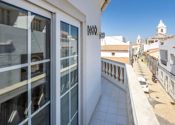 דירה Above Coffee And Waves