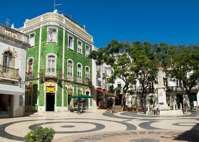 Above Coffee And Waves * לאגוּ‏ש