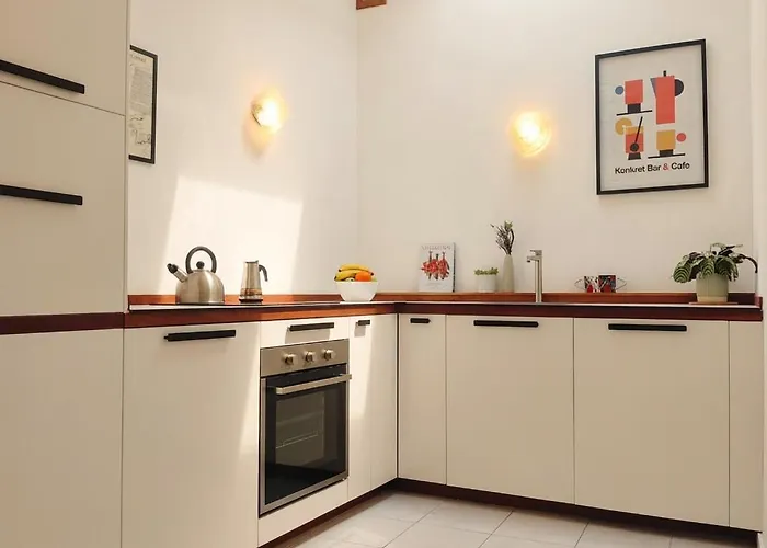 Above Coffee And Waves דירה *