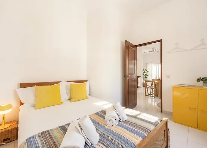 דירה Above Coffee And Waves לאגוּ‏ש